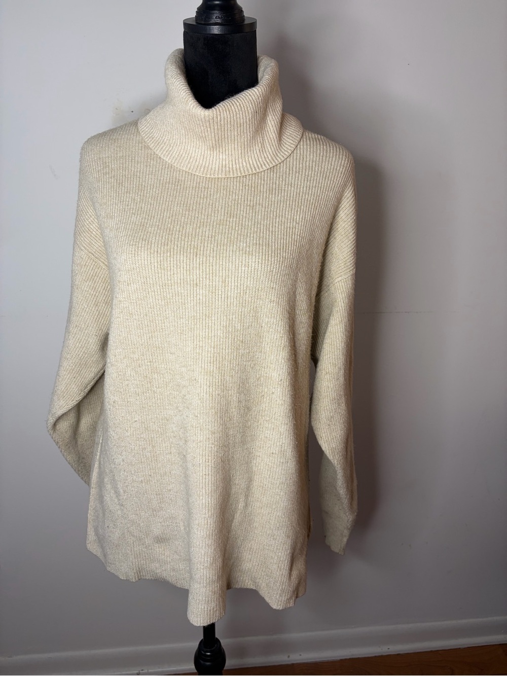 Free People Cream Beige Ribbed Turtleneck Sweater Oversized Slouchy Tunic XS